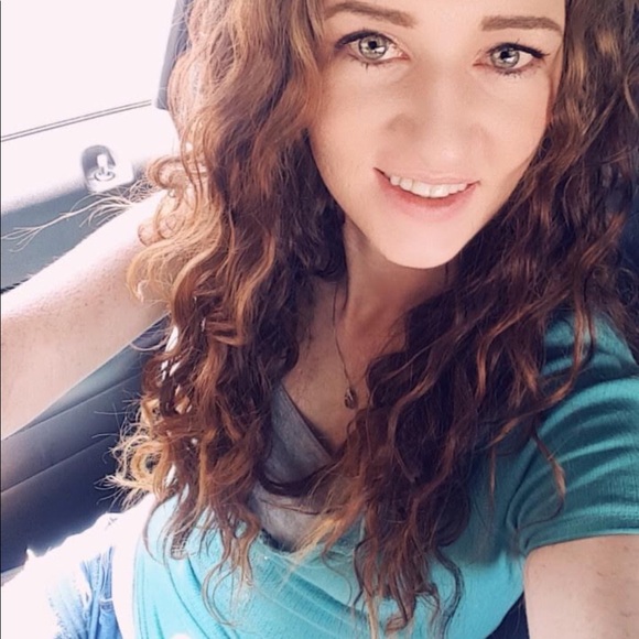 Meet your Posher, Jolene 💎 - Picture 3 of 9